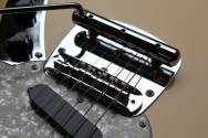FENDER American Performer Mustang Vintage White 3, 38 KG