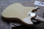 FENDER American Performer Mustang Vintage White 3, 38 KG