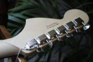 FENDER American Performer Mustang Vintage White 3, 38 KG