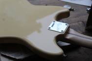 FENDER American Performer Mustang Vintage White 3, 38 KG