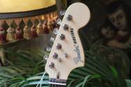 FENDER American Performer Mustang Vintage White 3, 38 KG