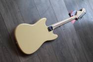 FENDER American Performer Mustang Vintage White 3, 38 KG