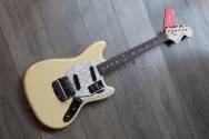 FENDER American Performer Mustang Vintage White 3, 38 KG