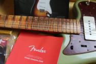 FENDER Custom Shop ´62 Jazzmaster Heavy Relic Maple Neck, Fade Aged Sweet Pea Green HARDCASE, 3, 8 KG