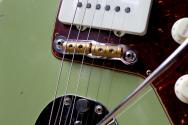 FENDER Custom Shop ´62 Jazzmaster Heavy Relic Maple Neck, Fade Aged Sweet Pea Green HARDCASE, 3, 8 KG