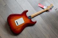 FENDER "Player II Stratocaster®, Maple Fingerboard, Aged Cherry Burst" 2, 82 KG
