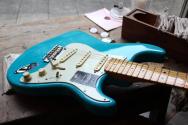 FENDER American Professional II Stratocaster, Miami Blue,, Maple ,HARDCASE, 3, 5 KG