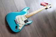 FENDER American Professional II Stratocaster, Miami Blue,, Maple ,HARDCASE, 3, 5 KG