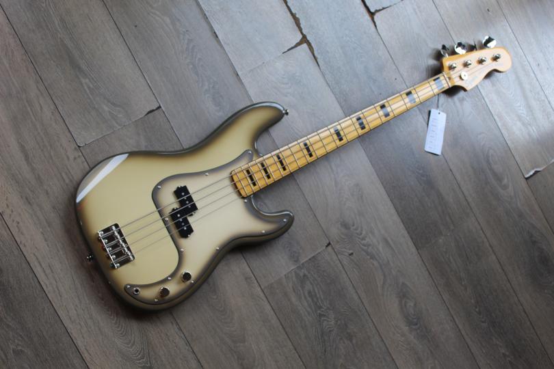 SQUIER FSR Classic Vibe V 70s Precision Bass Maple Neck Antigua