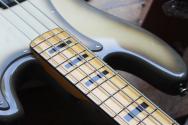 SQUIER FSR Classic Vibe V 70s Precision Bass Maple Neck Antigua