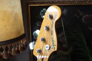SQUIER FSR Classic Vibe V 70s Precision Bass Maple Neck Antigua