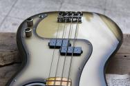 SQUIER FSR Classic Vibe V 70s Precision Bass Maple Neck Antigua