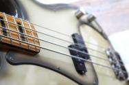 SQUIER FSR Classic Vibe V 70s Precision Bass Maple Neck Antigua