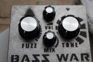 DEATH BY AUDIO Bass War