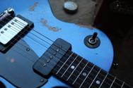 MAYBACH Special Edition for Estudio 54 Lester JR Single Cut P-90+Paf in Pelham Blue HARDCASE, 2, 99 KG