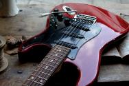 CIMA GUITARS Cima ST Nitro-Red A/PS Cima ST Nitro-Red A/PS, HARDCASE, 4, 35 KG