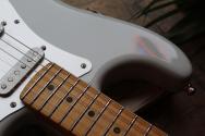 FENDER American Ultra II Stratocaster, Maple Fingerboard, Avalanche, HARDCASE