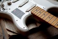 FENDER American Ultra II Stratocaster, Maple Fingerboard, Avalanche, HARDCASE