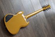 GIBSON "Gary Clark Jr. Signature SG Gloss Yellow Vintage Cherry" HARDCASE, PAPERS, 3, 035 KG