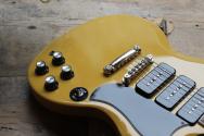 GIBSON "Gary Clark Jr. Signature SG Gloss Yellow Vintage Cherry" HARDCASE, PAPERS, 3, 035 KG