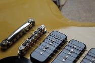 GIBSON "Gary Clark Jr. Signature SG Gloss Yellow Vintage Cherry" HARDCASE, PAPERS, 3, 035 KG