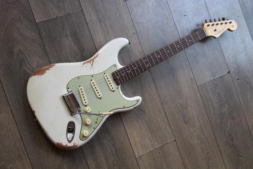 FENDER Custom Shop Limited Edition 1964 L-Series Stratocaster Heavy Relic, 3A Rosewood Fingerboard, Aged Olympic White, HARDCASE