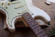 FENDER Custom Shop Limited Edition 1964 L-Series Stratocaster Heavy Relic, 3A Rosewood Fingerboard, Aged Olympic White, HARDCASE