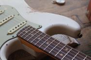 FENDER Custom Shop Limited Edition 1964 L-Series Stratocaster Heavy Relic, 3A Rosewood Fingerboard, Aged Olympic White, HARDCASE