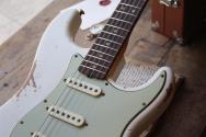 FENDER Custom Shop Limited Edition 1964 L-Series Stratocaster Heavy Relic, 3A Rosewood Fingerboard, Aged Olympic White, HARDCASE