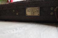 MAYBACH "Little Wing Arched Top, Non Cutaway Havanna Tobacco Aged" HARDCASE, 3, 07 kilograms