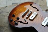 MAYBACH "Little Wing Arched Top, Non Cutaway Havanna Tobacco Aged" HARDCASE, 3, 07 kilograms