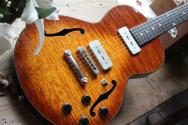 MAYBACH "Little Wing Arched Top, Non Cutaway Havanna Tobacco Aged" HARDCASE, 3, 07 kilograms