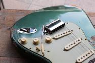 FENDER Limited Edition 1964 L-Series Stratocaster® Heavy Relic®, 3A Rosewood Fingerboard, Aged Sherwood Green Metallic 3.64 Kg