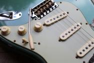 FENDER Limited Edition 1964 L-Series Stratocaster® Heavy Relic®, 3A Rosewood Fingerboard, Aged Sherwood Green Metallic 3.64 Kg