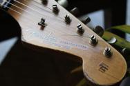 FENDER Limited Edition 1964 L-Series Stratocaster® Heavy Relic®, 3A Rosewood Fingerboard, Aged Sherwood Green Metallic 3.64 Kg