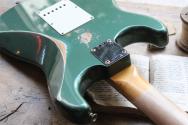FENDER Limited Edition 1964 L-Series Stratocaster® Heavy Relic®, 3A Rosewood Fingerboard, Aged Sherwood Green Metallic 3.64 Kg