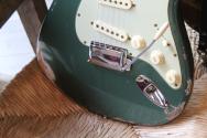 FENDER Limited Edition 1964 L-Series Stratocaster® Heavy Relic®, 3A Rosewood Fingerboard, Aged Sherwood Green Metallic 3.64 Kg