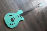 DANELECTRO "´56 Baritone Matched Head Dolphin in Dark Aqua" 2, 92 KG