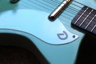 DANELECTRO "´56 Baritone Matched Head Dolphin in Dark Aqua" 2, 92 KG