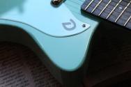 DANELECTRO "´56 Baritone Matched Head Dolphin in Dark Aqua" 2, 92 KG