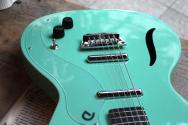 DANELECTRO "´56 Baritone Matched Head Dolphin in Dark Aqua" 2, 92 KG