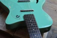 DANELECTRO "´56 Baritone Matched Head Dolphin in Dark Aqua" 2, 92 KG