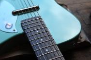 DANELECTRO "´56 Baritone Matched Head Dolphin in Dark Aqua" 2, 92 KG