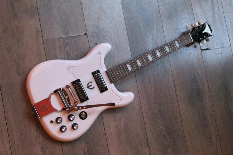 EPIPHONE Crestwood Custom Polaris White, 3, 25 KG - Estudio 54