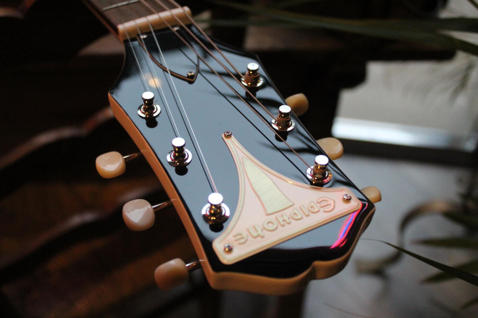 EPIPHONE Crestwood Custom Polaris White, 3, 25 KG - Estudio 54