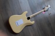 FENDER "Yngwie Malmsteen Stratocaster, Scalloped Rosewood Fingerboard, Vintage White" HARDCASE