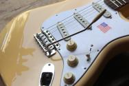 FENDER "Yngwie Malmsteen Stratocaster, Scalloped Rosewood Fingerboard, Vintage White" HARDCASE