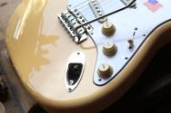 FENDER "Yngwie Malmsteen Stratocaster, Scalloped Rosewood Fingerboard, Vintage White" HARDCASE