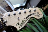 FENDER "Yngwie Malmsteen Stratocaster, Scalloped Rosewood Fingerboard, Vintage White" HARDCASE