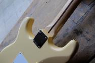 FENDER "Yngwie Malmsteen Stratocaster, Scalloped Rosewood Fingerboard, Vintage White" HARDCASE